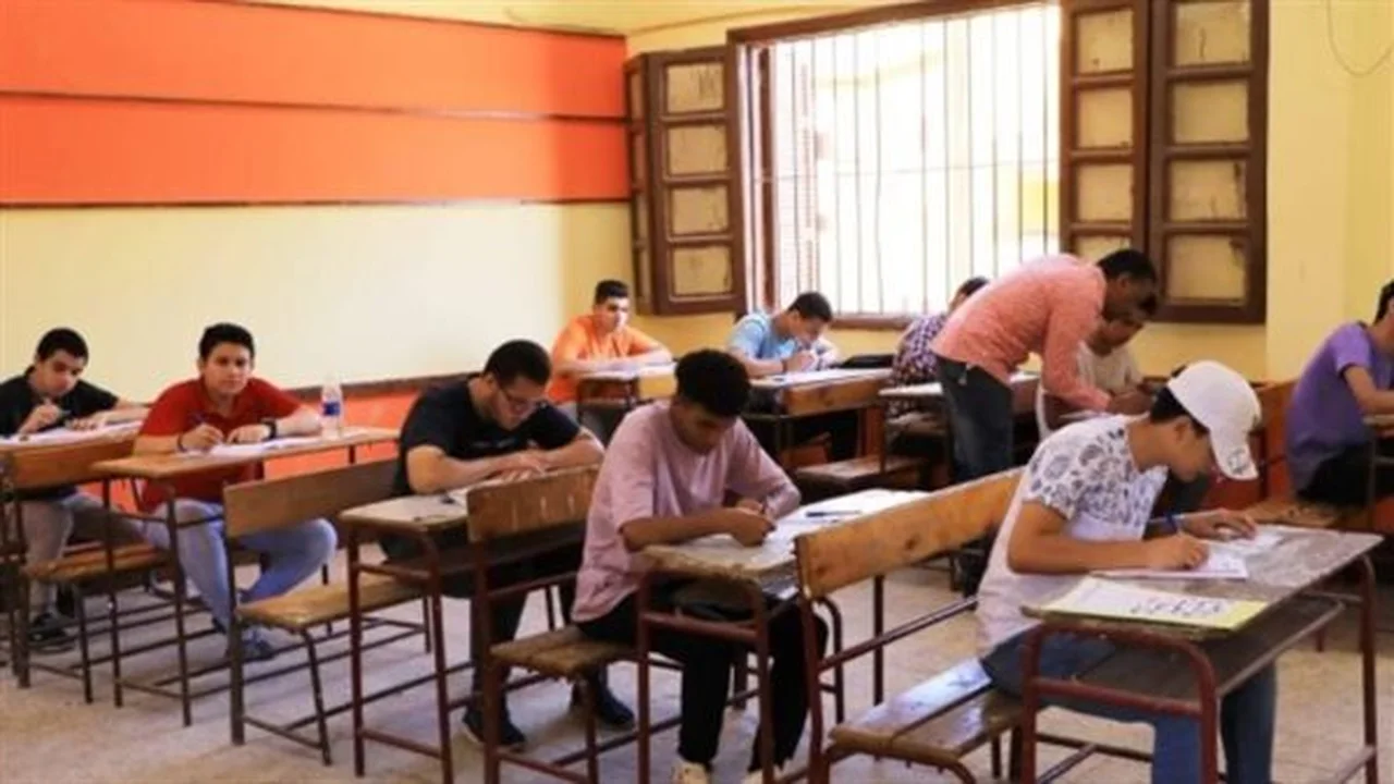 جداول زمنية.. توقيتات اختبارات الفيزياء والكيمياء لطلاب الثانوية العامة بالنظام الجديد